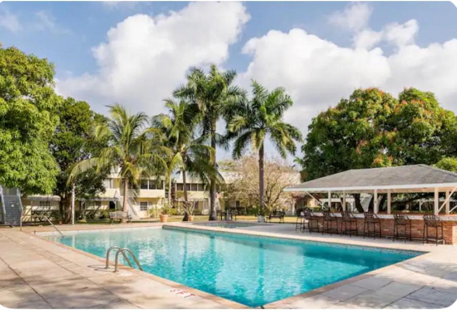 Апартаменты Beryls At Seawind On The Bay , Montego Bay , Jamaica Экстерьер фото