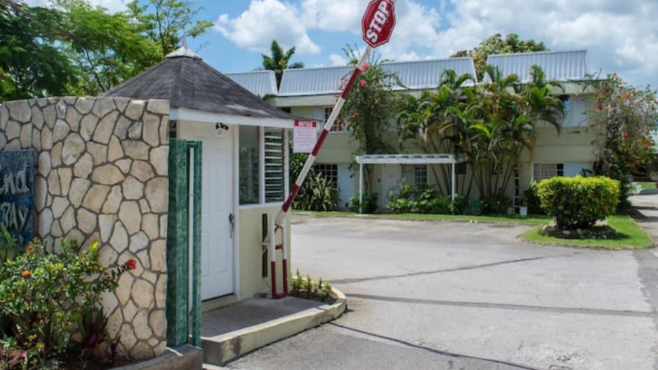 Апартаменты Beryls At Seawind On The Bay , Montego Bay , Jamaica Экстерьер фото